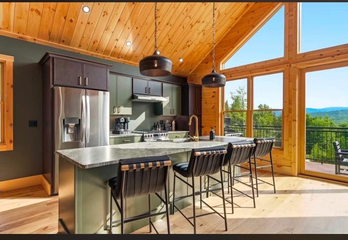 Mountain-view kitchen, move-in fresh