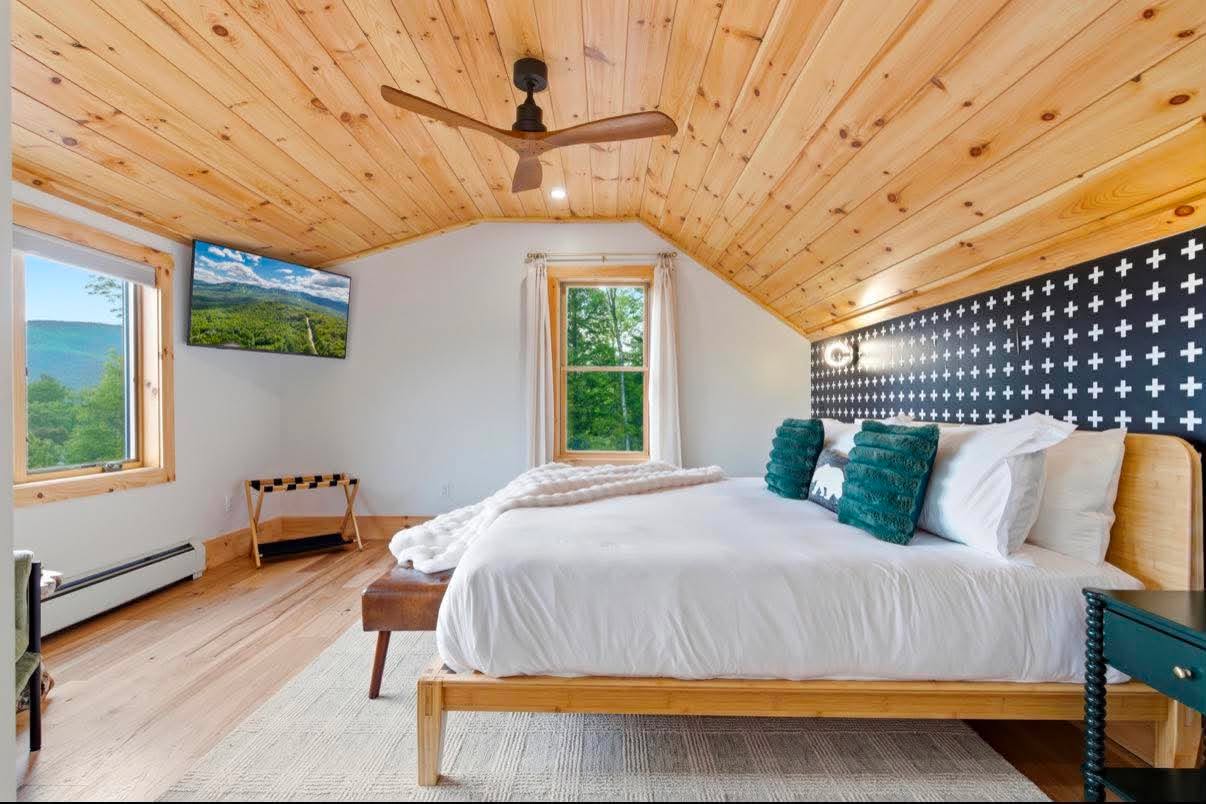 Pine-ceiling suite, mountain views and crisp linens