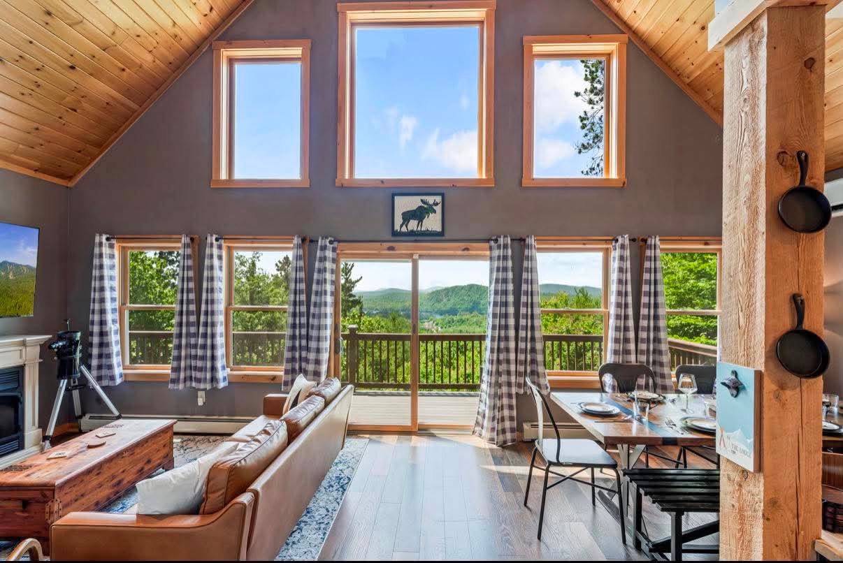 Moose-country great room, guest-ready