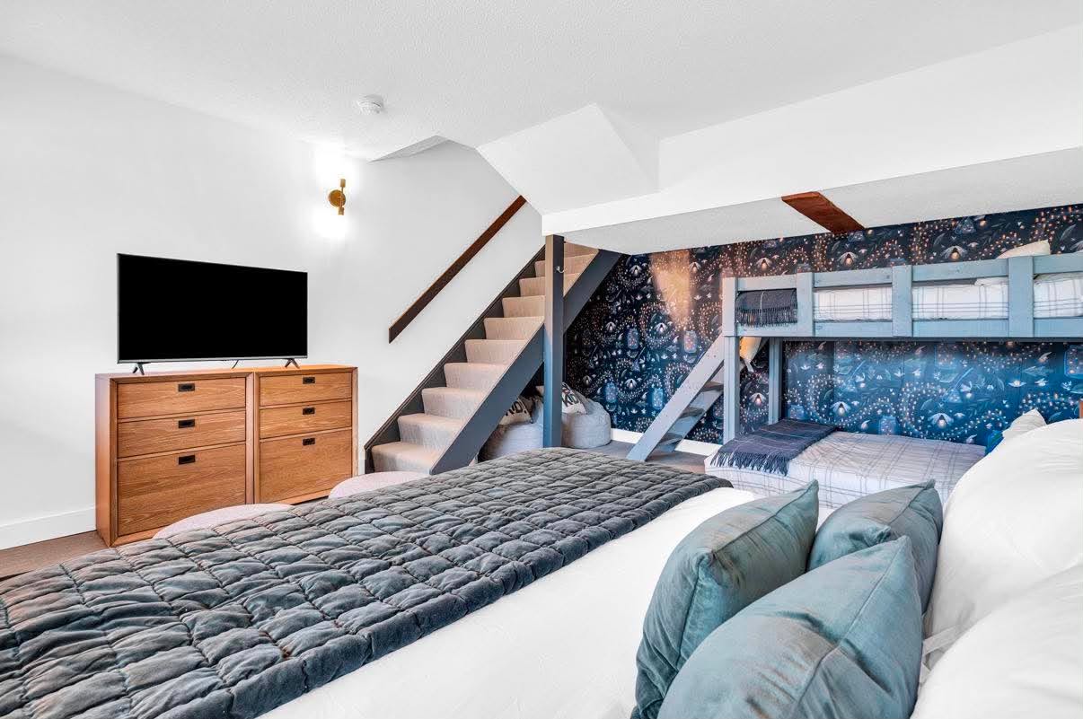 Bunk-and-queen family room